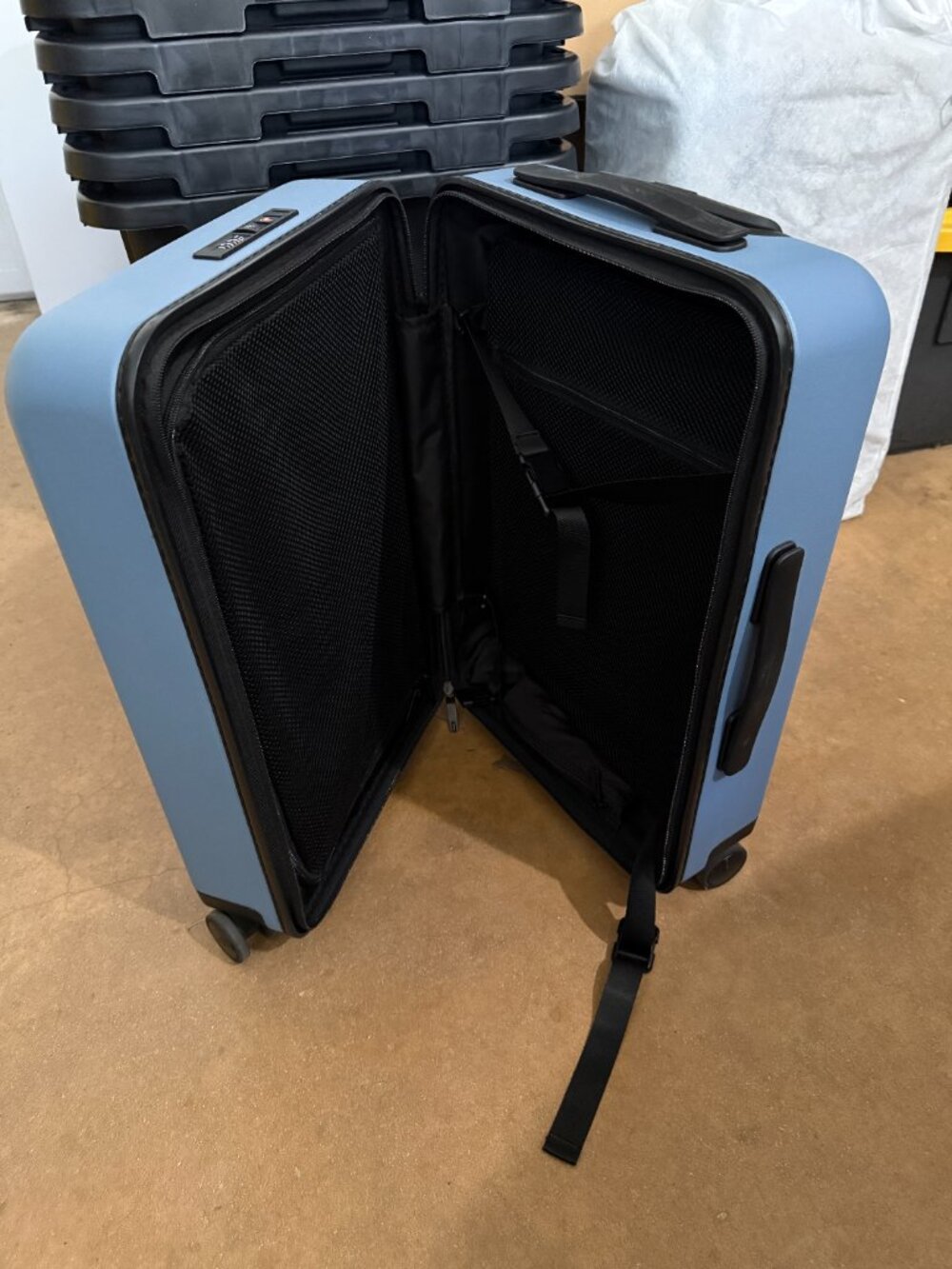 Quince Small Carry-On Suitcase Blue - Picture 7 of 8